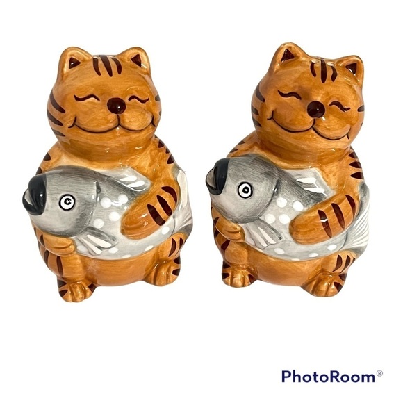 Adorable Cats Ceramic Salt & Pepper Shakers - Picture 1 of 7